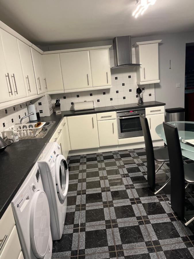 The Farm House Modern Spacious 2 Bedroom Home At Tong Road Leeds Perfect For Contractors Free Secure Parking Пудси Экстерьер фото