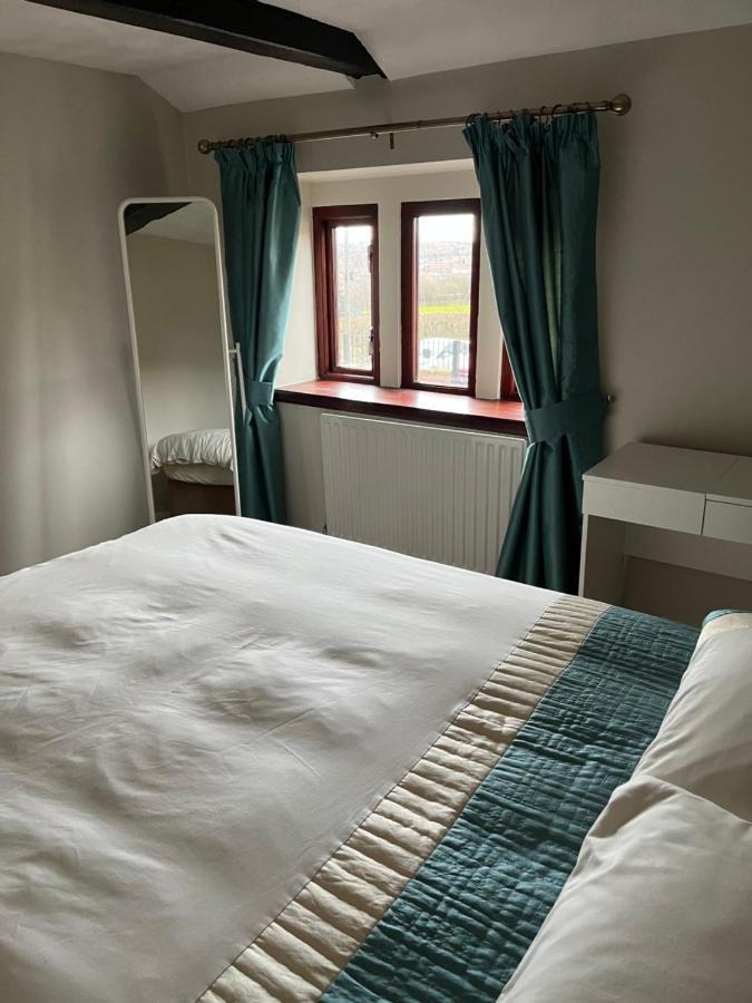 The Farm House Modern Spacious 2 Bedroom Home At Tong Road Leeds Perfect For Contractors Free Secure Parking Пудси Экстерьер фото